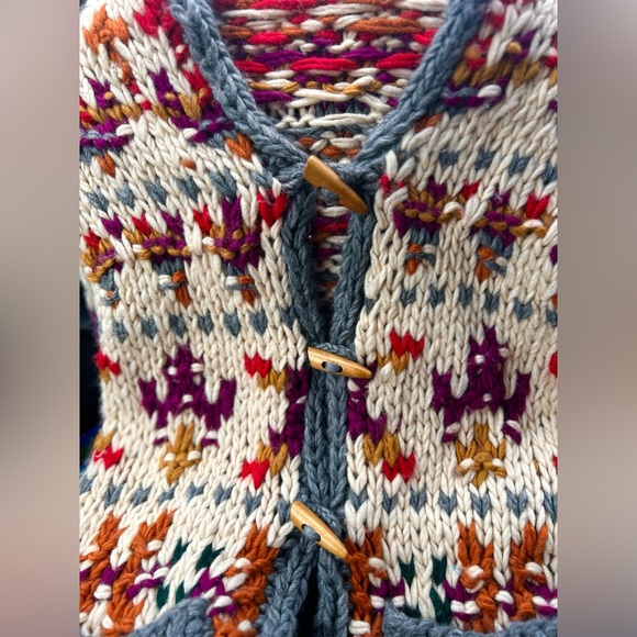 Anthropologie Cream and Red Patterned Cardigan - Picture 4 of 9